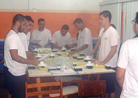 Internos de presídios no Amazonas ganham curso profissionalizante de eletricista predial