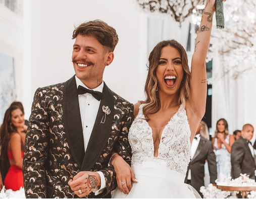 Após rumores de traição, Gabi Brandt e Saulo Pôncio completam 1 ano de casados