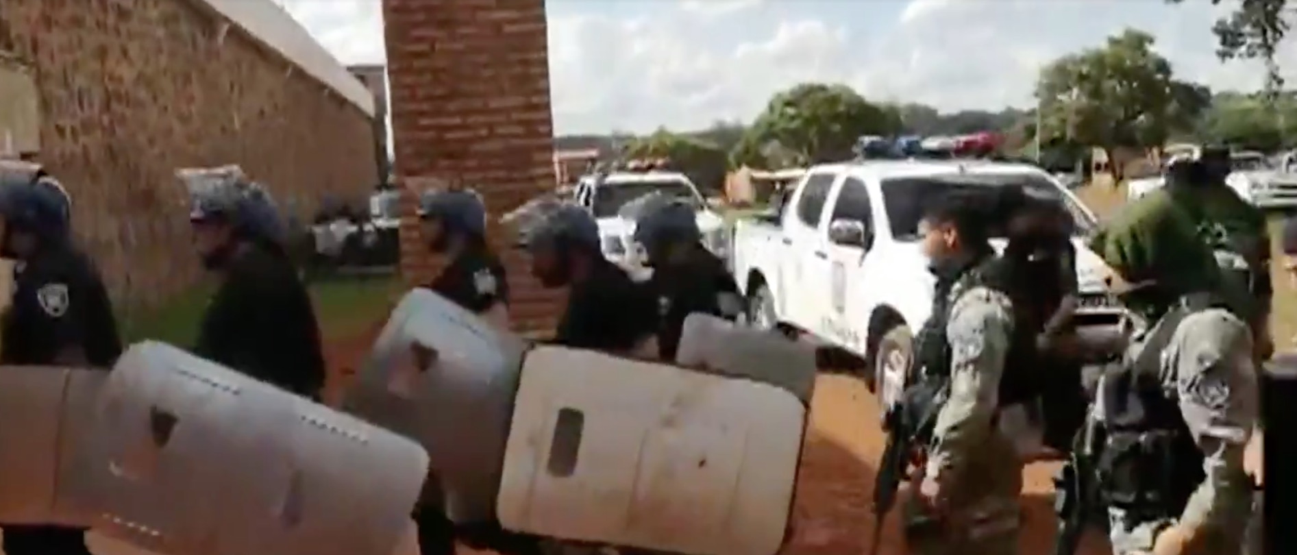 MP pede prisão de diretor de presídio e 30 agentes após fuga no Paraguai