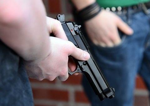 Dupla rende paciente e invade consultório odontológico em Manaus