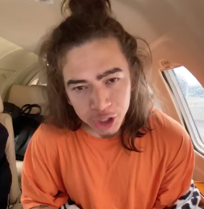 Whindersson se revolta após artigo que associa artistas ao nazismo: 'vai te f***'