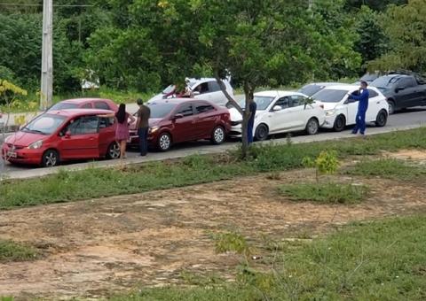 Acidente entre sete veículos complica trânsito em avenida de Manaus