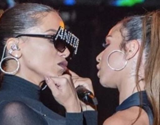 Anitta dá lambida em bailarina durante festa em Aspen; Veja vídeo  