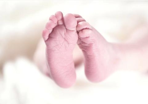 Bebê de um ano tem útero rompido ao ser estuprada dentro da própria casa no Amazonas