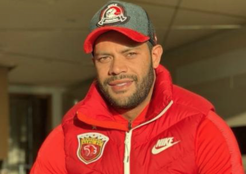 Após polêmica, Hulk surge agarradinho com sobrinha de ex pela primeira vez