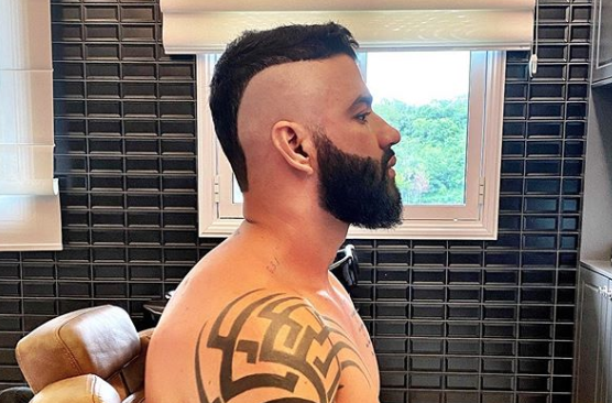 Gusttavo Lima choca fãs ao surgir de cabeça raspada