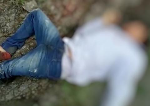 Caminhando por rua, homem é executado a tiros na frente de populares em Manaus