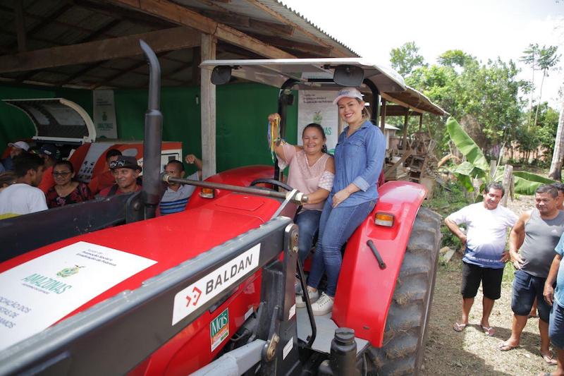 Comunidades do Amazonas recebem equipamentos e implementos agrícolas