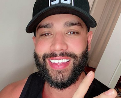 Vídeo: Palco de Gusttavo Lima pega fogo durante show e assusta público 