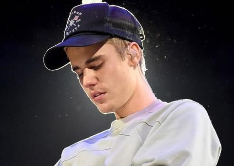 'Nem deveria estar vivo', diz Justin Bieber aos fãs durante apresentação