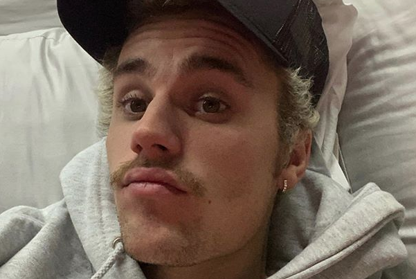 'Nem deveria estar vivo', diz Justin Bieber aos fãs durante apresentação