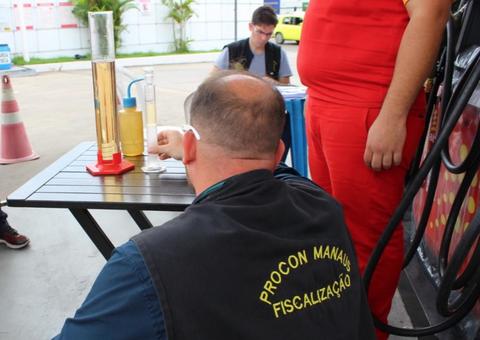 Além dos preços altos, infrações são flagradas em postos de combustíveis de Manaus