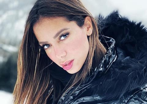 Anitta é flagrada aos beijos com DJ gringo durante balada nos EUA 