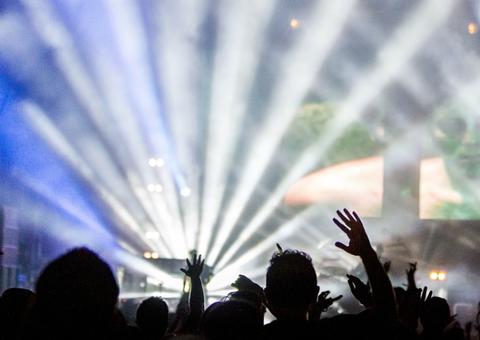 'Amor Eu Vou Dormir' vai misturar pagode e funk neste sábado