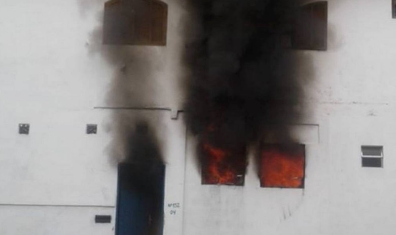 Padrasto é suspeito de incendiar casa matando seus três enteados 