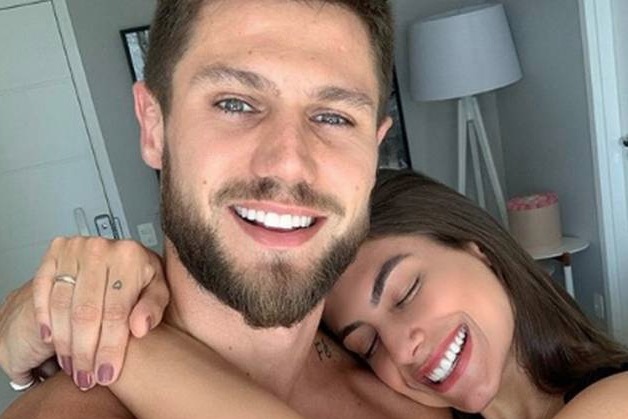 Noivo de Mari do BBB 20, Jonas Szulbach 'esculacha' mulher que o mandou nudes: ‘ridículo’