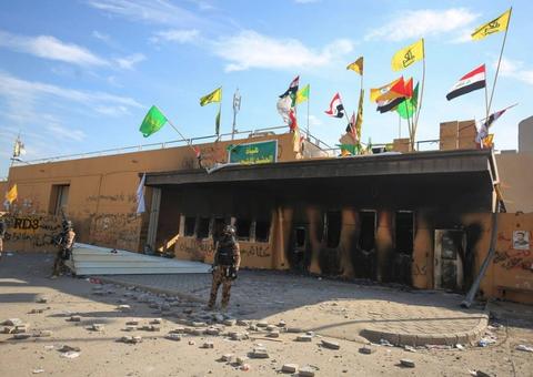 Foguetes caem perto da Embaixada dos EUA em Bagdá