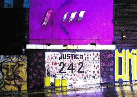 Incêndio na Boate Kiss completa sete anos e famílias ainda aguardam por justiça