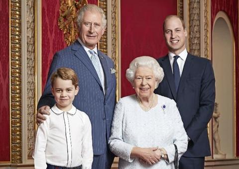 Rainha promove príncipe William; entenda