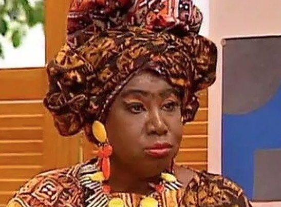 Atriz é processada pelos vizinhos por alimentar pombos