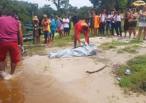 Corpo de homem surge boiando na frente da Praia da Lua em Manaus