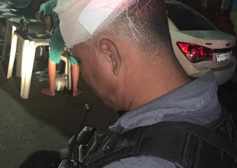 Motorista resiste à prisão e atinge cabeça de policial com garrafa de vidro em Manaus 