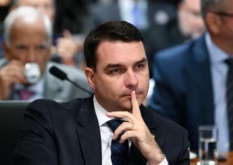 Desembargador vota por anular quebra de sigilo de Flávio Bolsonaro, e julgamento é adiado