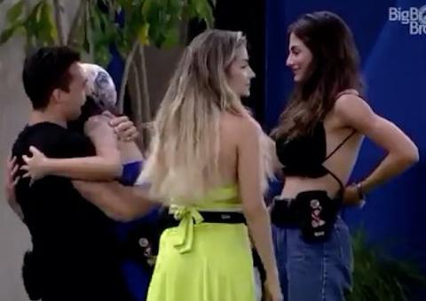 Fãs de BBB20 acusam Petrix de dar ‘sarrada' em Bianca Andrade