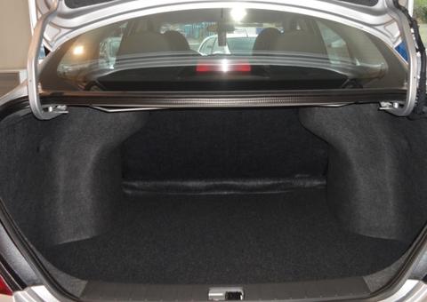 Em Manaus, mulher faz motorista refém e com ele no porta-malas realiza arrastões em bairro