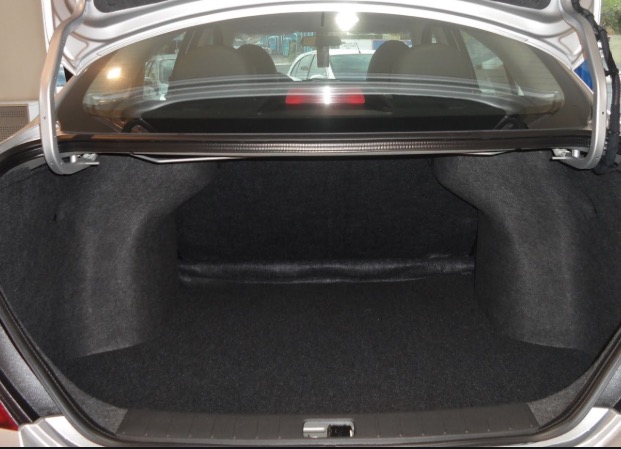 Em Manaus, mulher faz motorista refém e com ele no porta-malas realiza arrastões em bairro