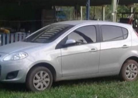 Ao estacionar, mulher tem carro roubado por dupla armada em Manaus 