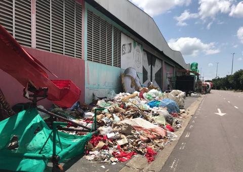 MP encontra lixo de carnavais passados nos galpões das escolas de samba de Manaus 