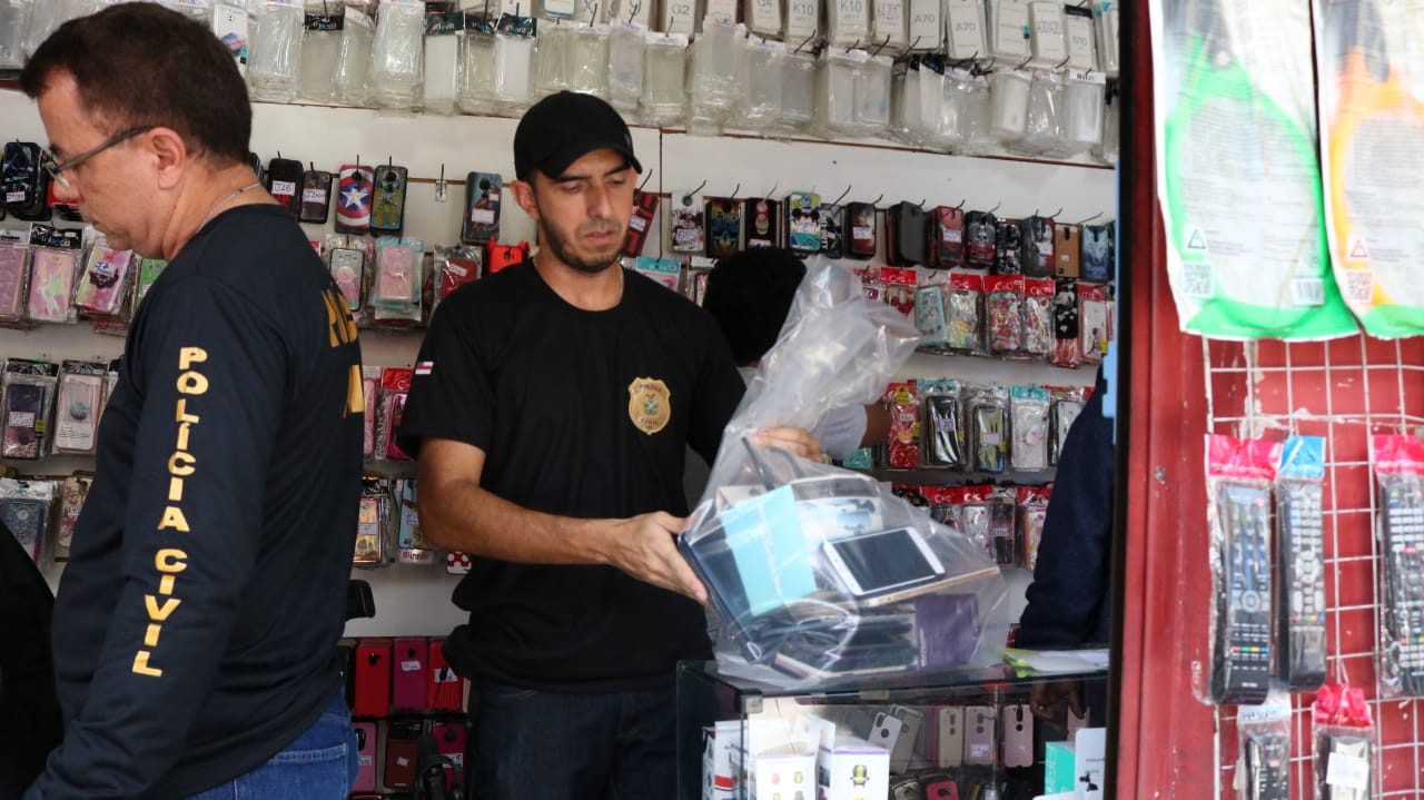 Polícia faz operação para coibir comércio ilegal de celulares na zona Leste de Manaus 