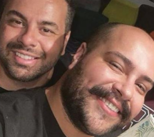 Tiago Abravanel abre o jogo sobre namoro com produtor: ‘Nunca estive no armário'