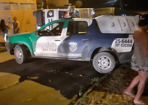 Em Manaus, grupo rouba caminhão, sequestra família e troca tiros com a polícia