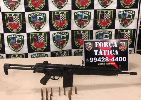 Com ficha criminal extensa, homem é preso ao ser flagrado com fuzil em Manaus