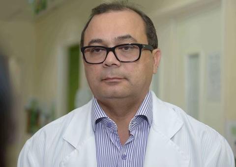 Juíza manda retirar tornozeleira de ex-secretário de saúde preso na Maus Caminhos