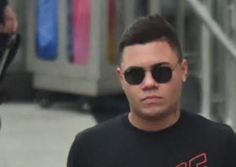 Após mal-estar com Munik, Felipe Araújo é clicado com nova namorada