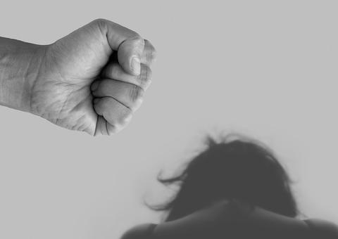 Homens que agridem mulheres deverão passar atendimento médico e psicológico