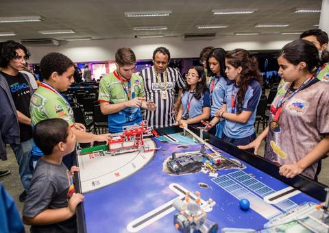 Torneio de robótica em Manaus desafia jovens a enfrentarem problemas das cidades