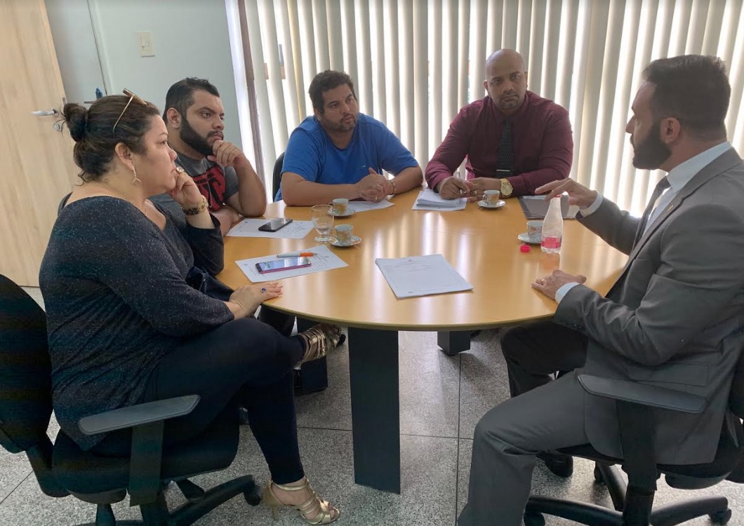 Motoristas denunciam banimento de Apps por cancelamento de corridas em Manaus