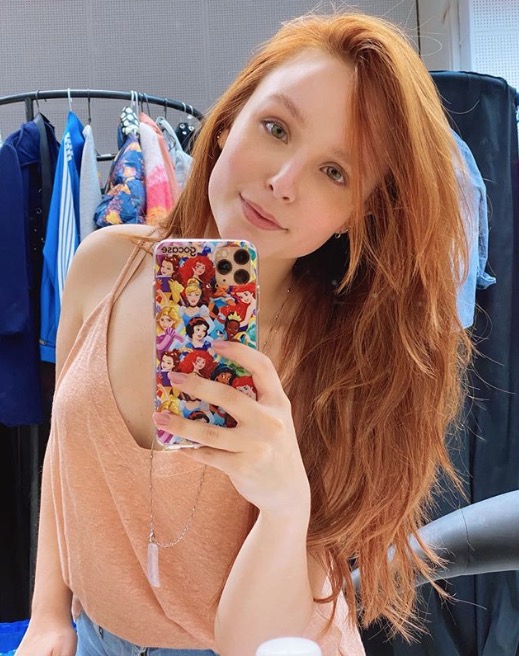 Ruiva, Larissa Manoela dá 'surra' de beleza e encanta seguidores