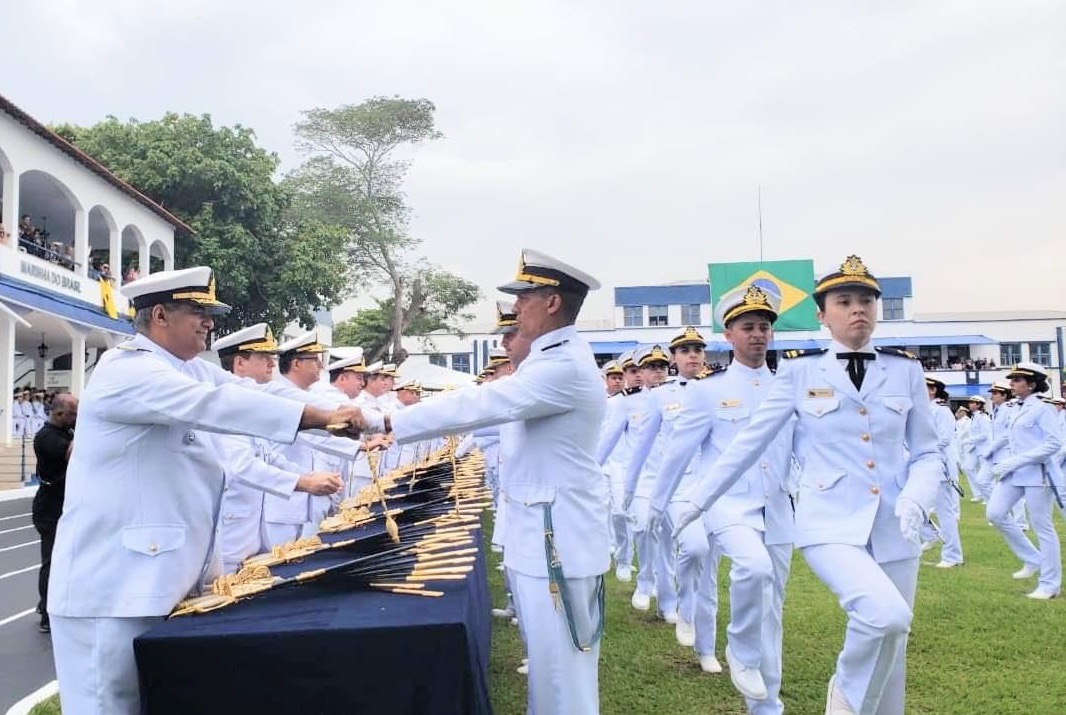 Com salários de até R$ 11 mil, Marinha abre vagas para concurso