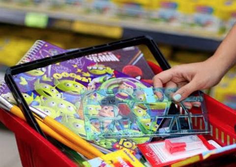 Após denúncia de irregularidade na lista de materiais, Procon notifica escola em Manaus 