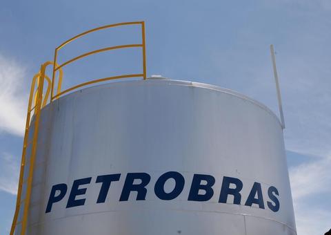 Petroleiros iniciam greve em refinarias e plataformas