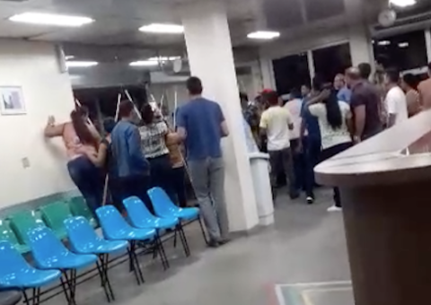 Pacientes e funcionários de hospital de Manaus se desesperam com suposto tiroteio 