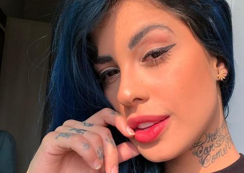 De calcinha, Tati Zaqui rebola bumbum gigante e incendeia web