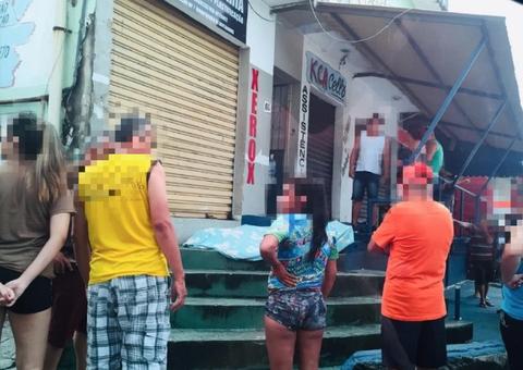 Homem é executado com tiros na cabeça em rua de Manaus