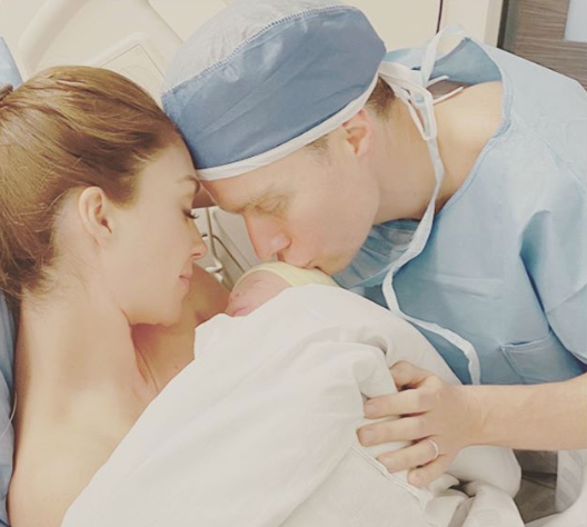 Ex-RBD Anahí dá à luz ao seu segundo filho; Veja foto