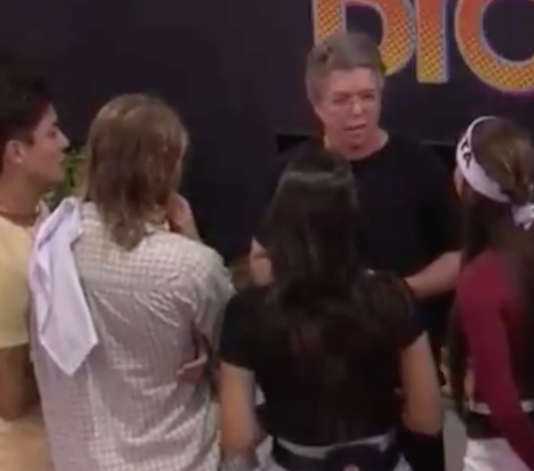 Boninho faz visita surpresa na Casa de Vidro do BBB20 e questiona participantes 